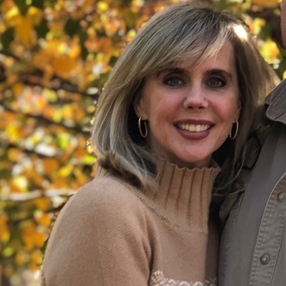 Meet your Posher, Lori Roberts - Picture 1 of 2